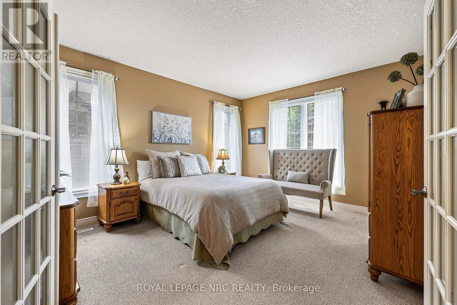 400 LAKEVIEW DRIVE