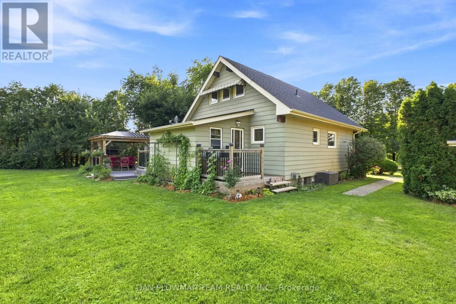 9 VALLEY ROAD