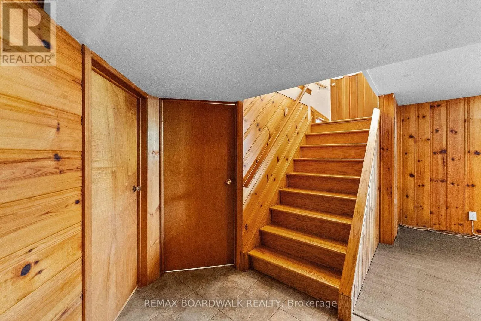 208 OXFORD STREET E