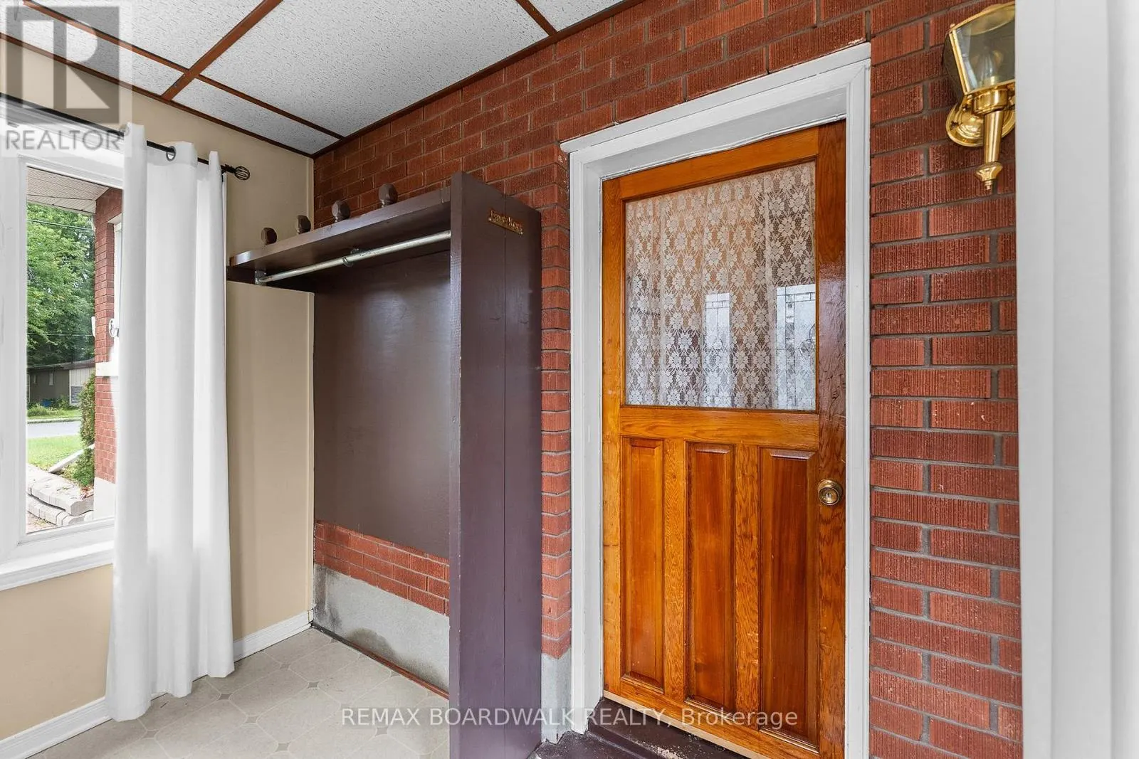 208 OXFORD STREET E