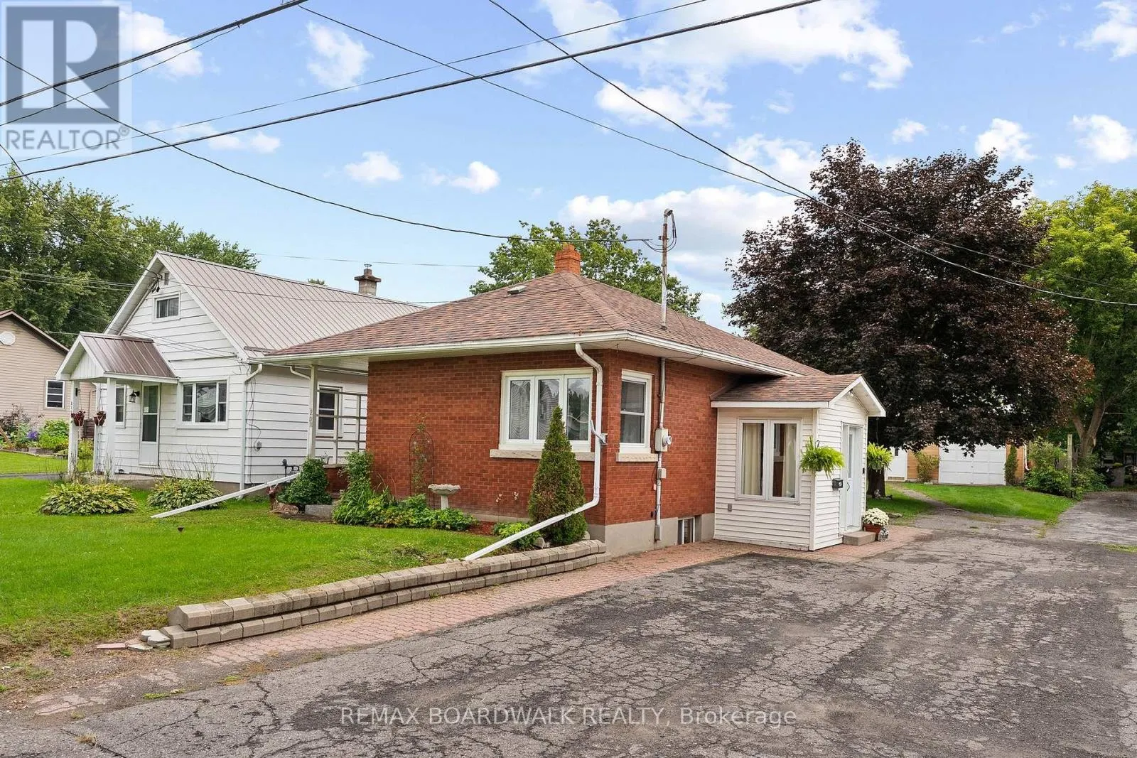 208 OXFORD STREET E