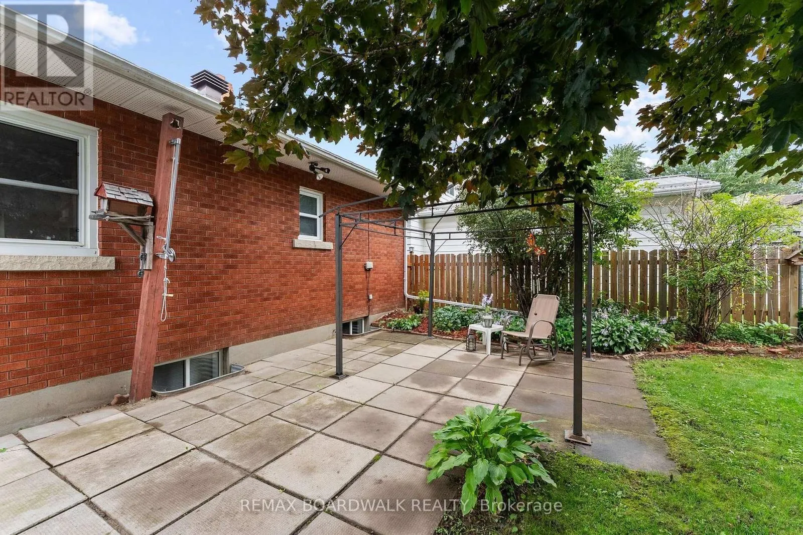 208 OXFORD STREET E