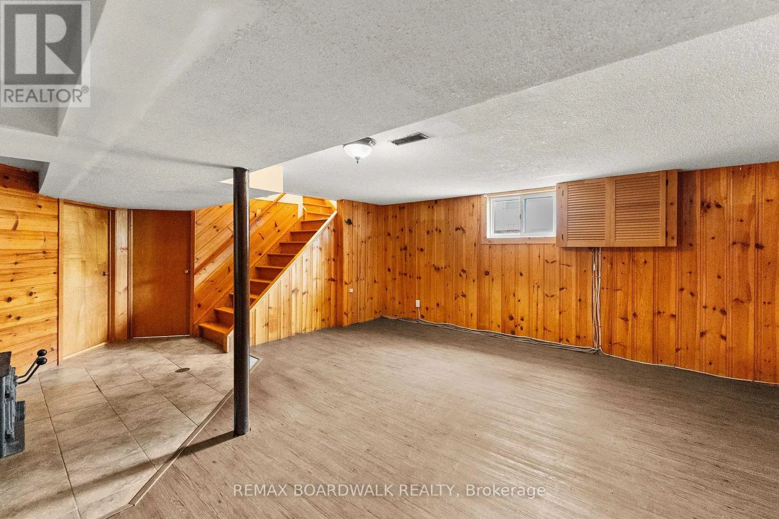 208 OXFORD STREET E