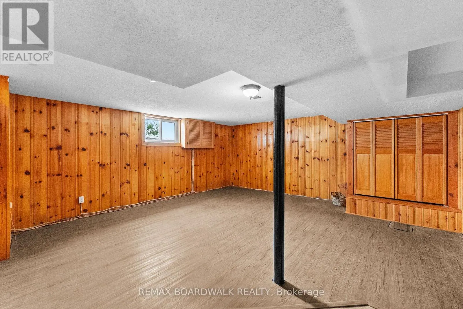 208 OXFORD STREET E