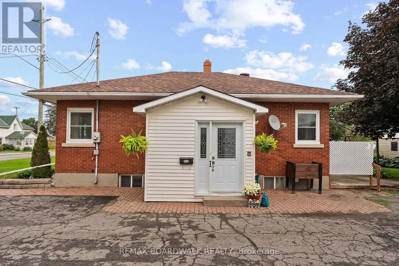 208 OXFORD STREET E
