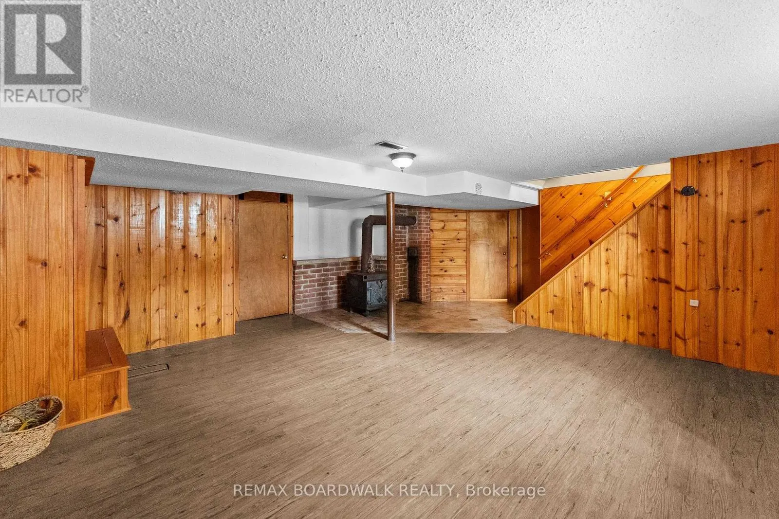 208 OXFORD STREET E