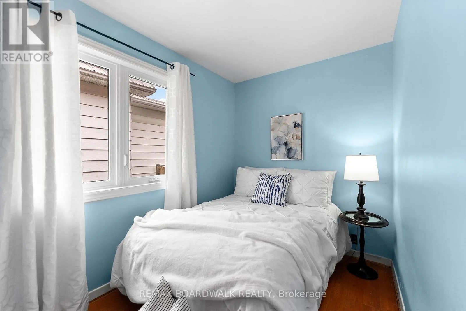 208 OXFORD STREET E
