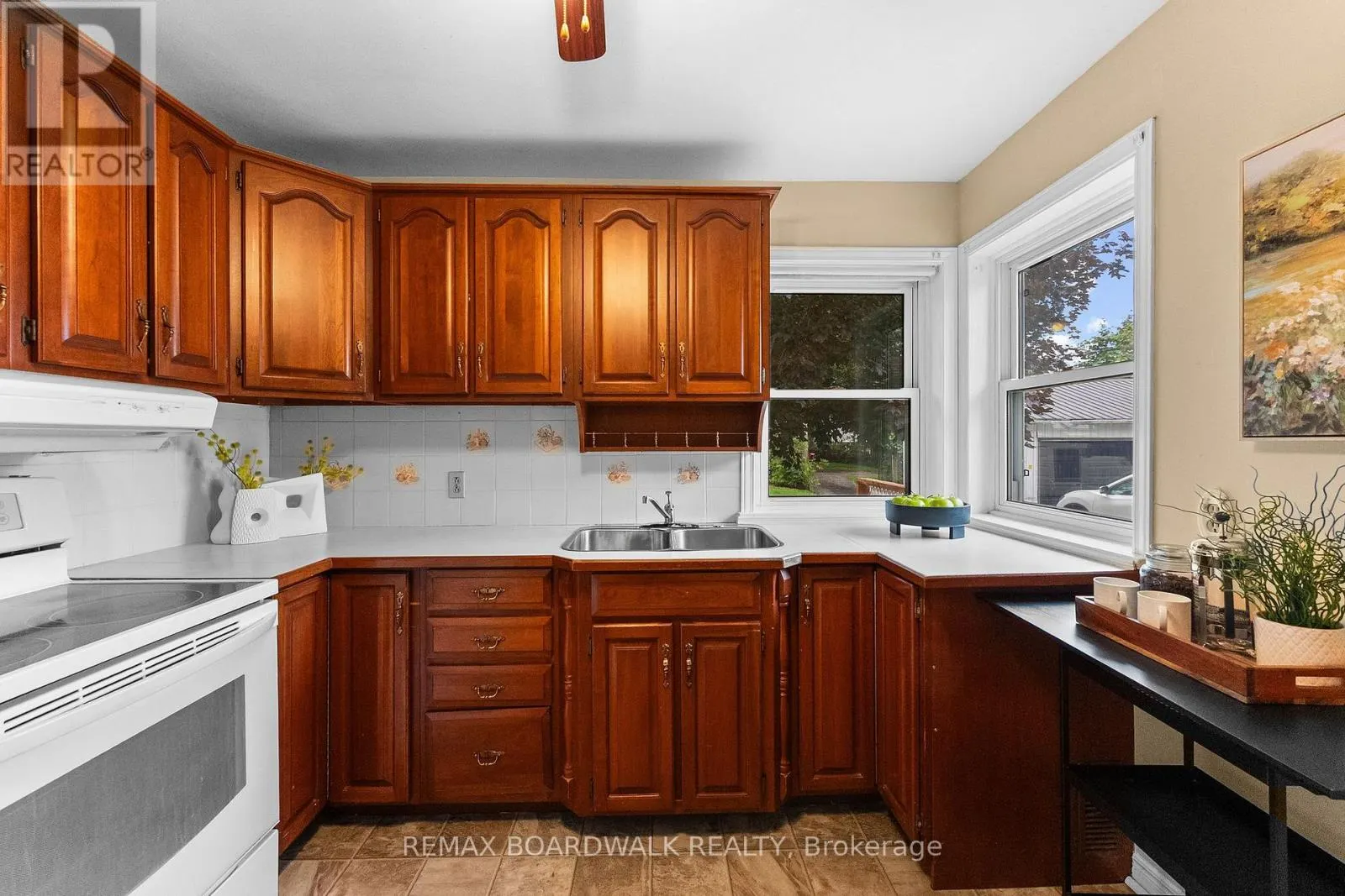 208 OXFORD STREET E