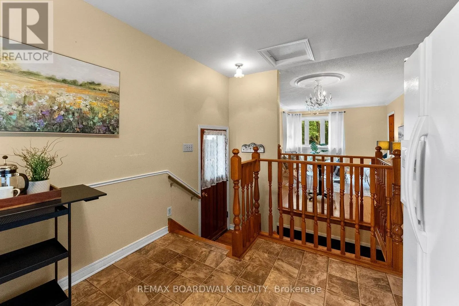 208 OXFORD STREET E