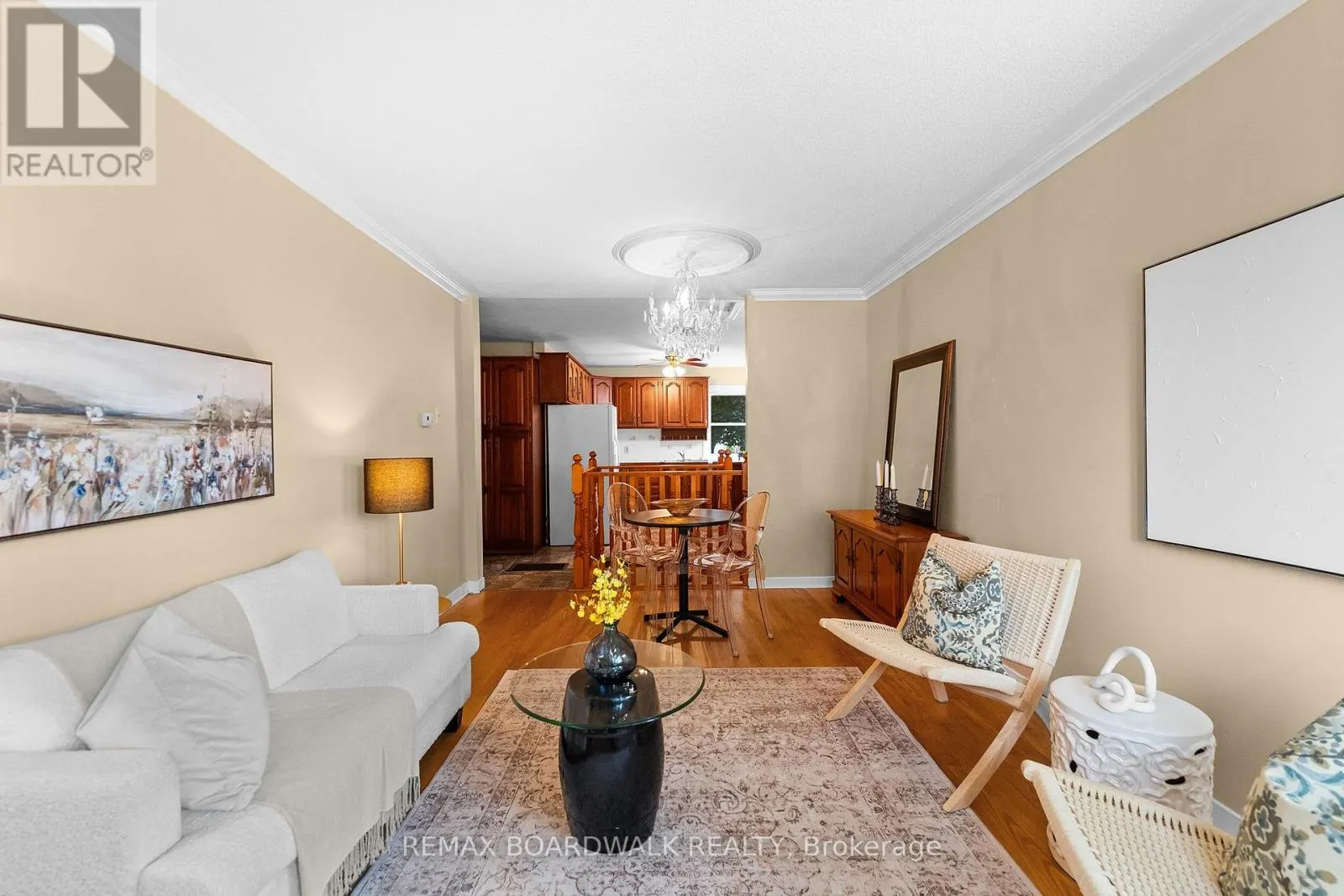 208 OXFORD STREET E