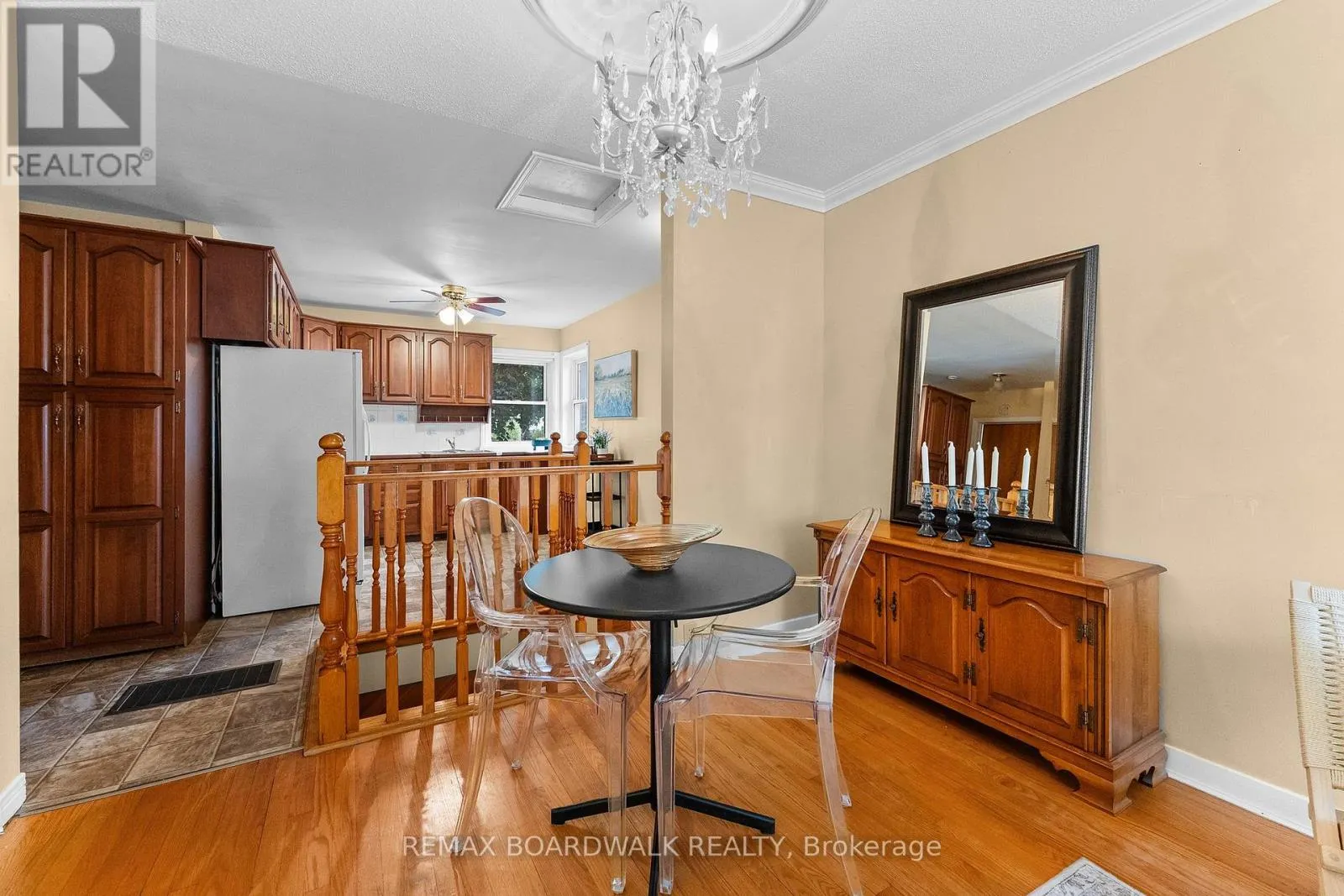 208 OXFORD STREET E
