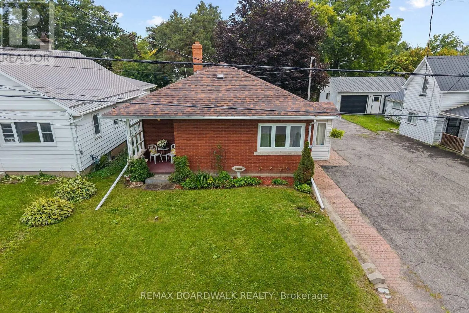 208 OXFORD STREET E