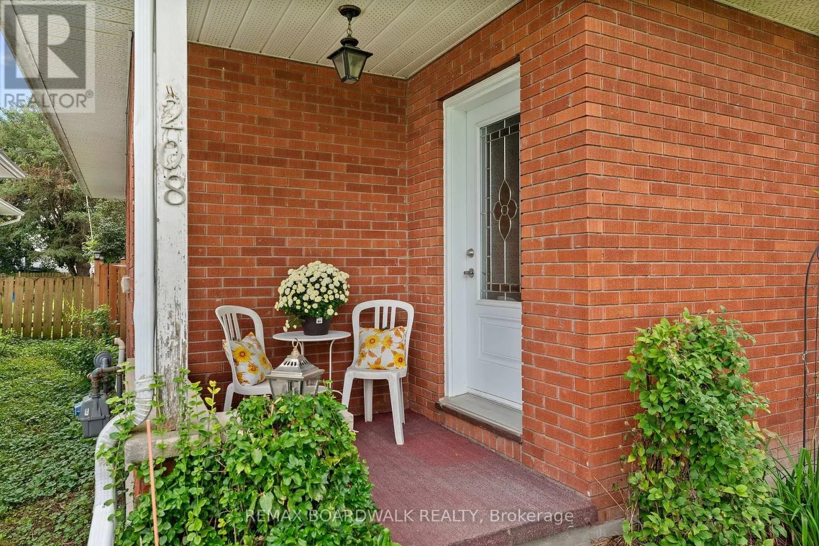 208 OXFORD STREET E