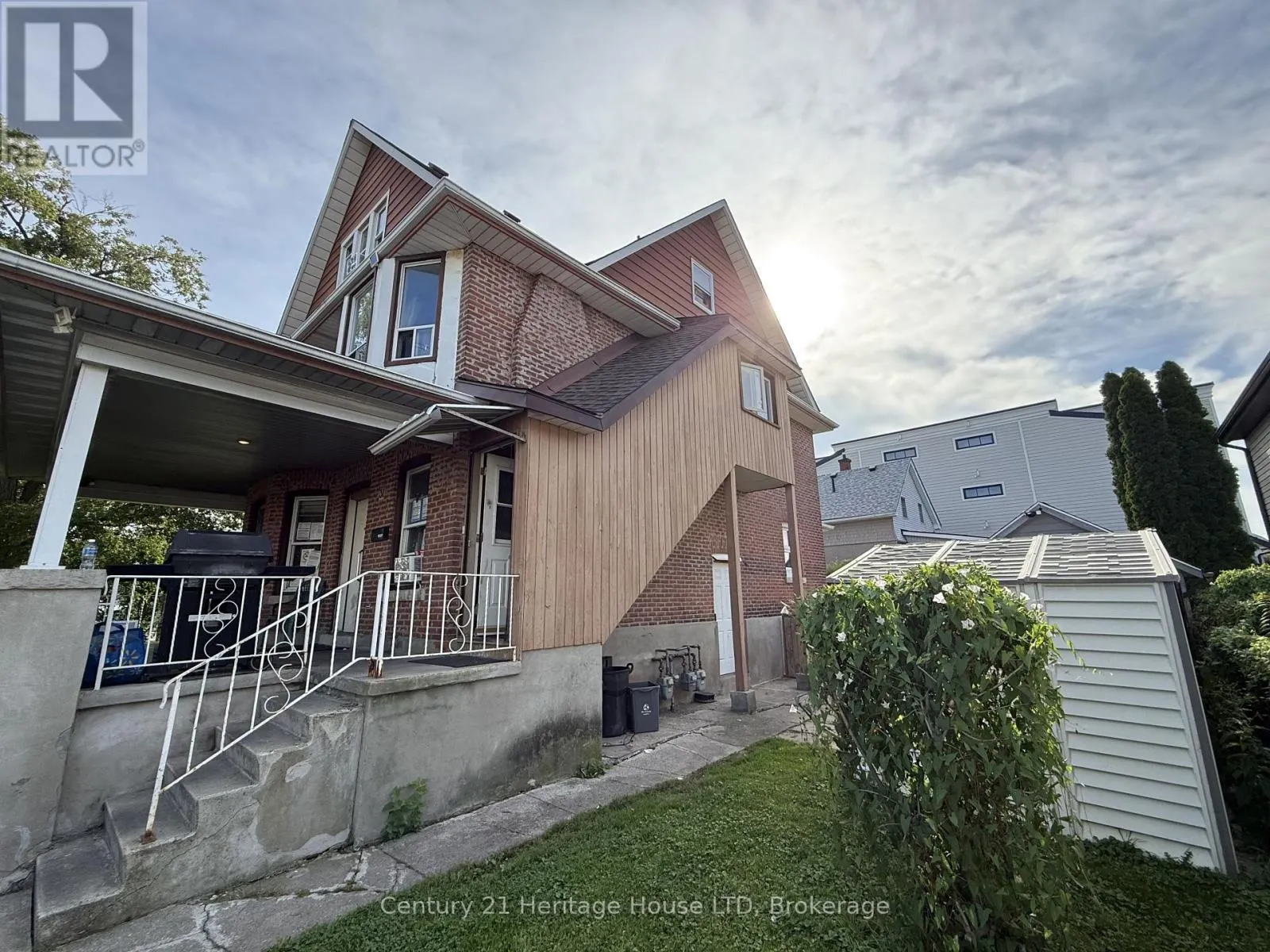 31 PINE STREET N
