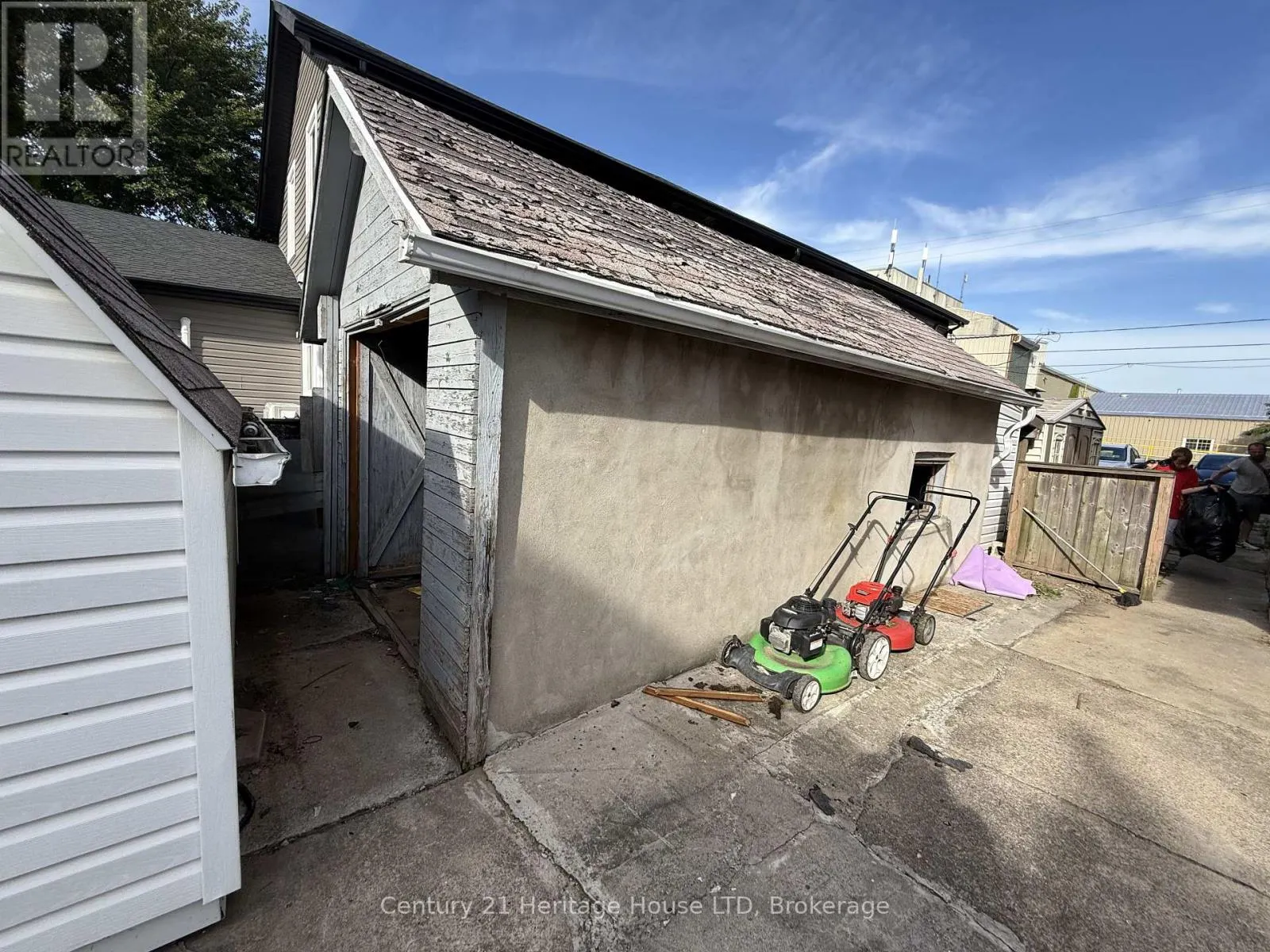 31 PINE STREET N