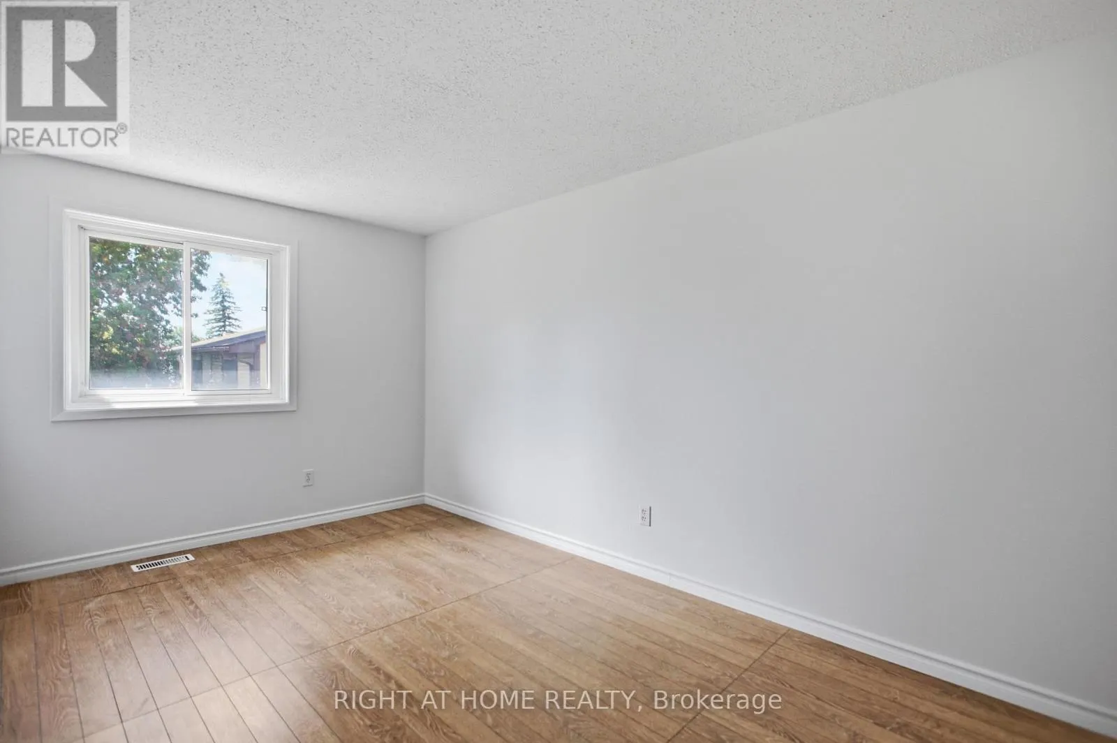 8 - 107 CASTLEFRANK ROAD