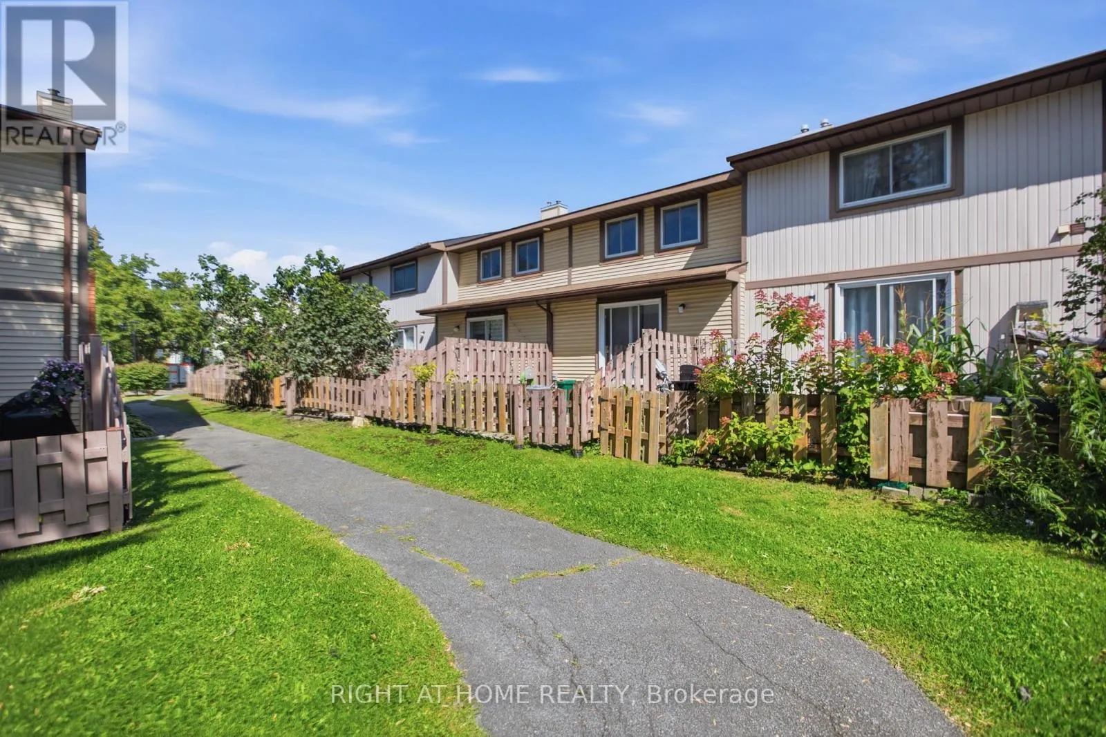 8 - 107 CASTLEFRANK ROAD