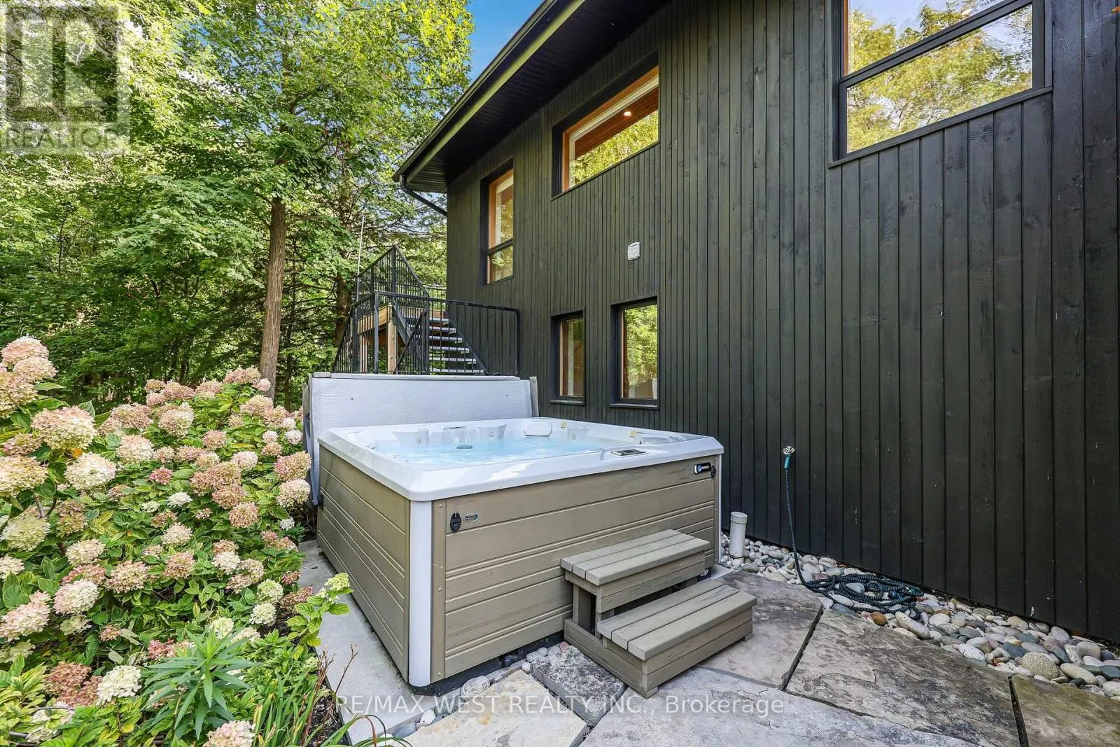 112 KITZBUHL CRESCENT