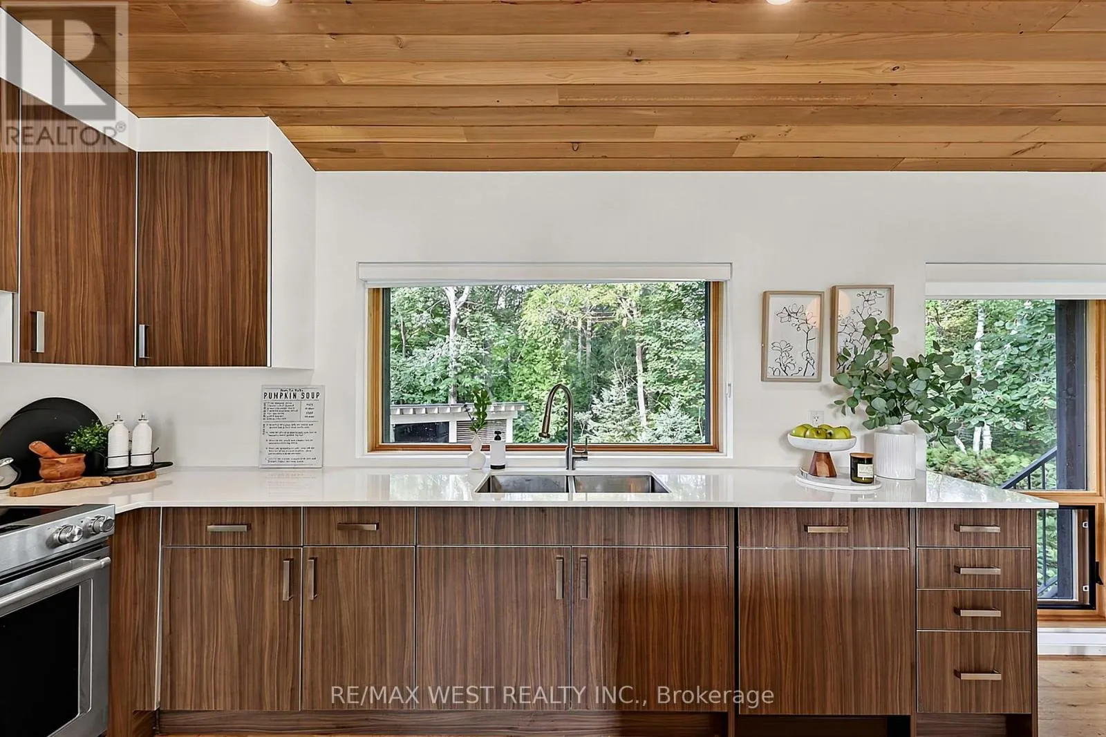 112 KITZBUHL CRESCENT