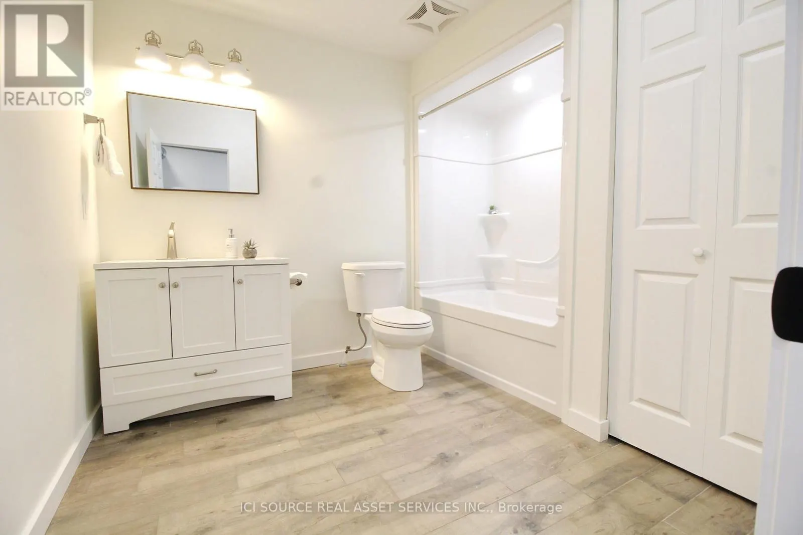 UNIT 8 - 2 TALBOT STREET S