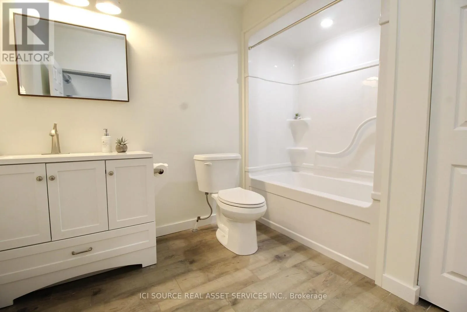 UNIT 8 - 2 TALBOT STREET S