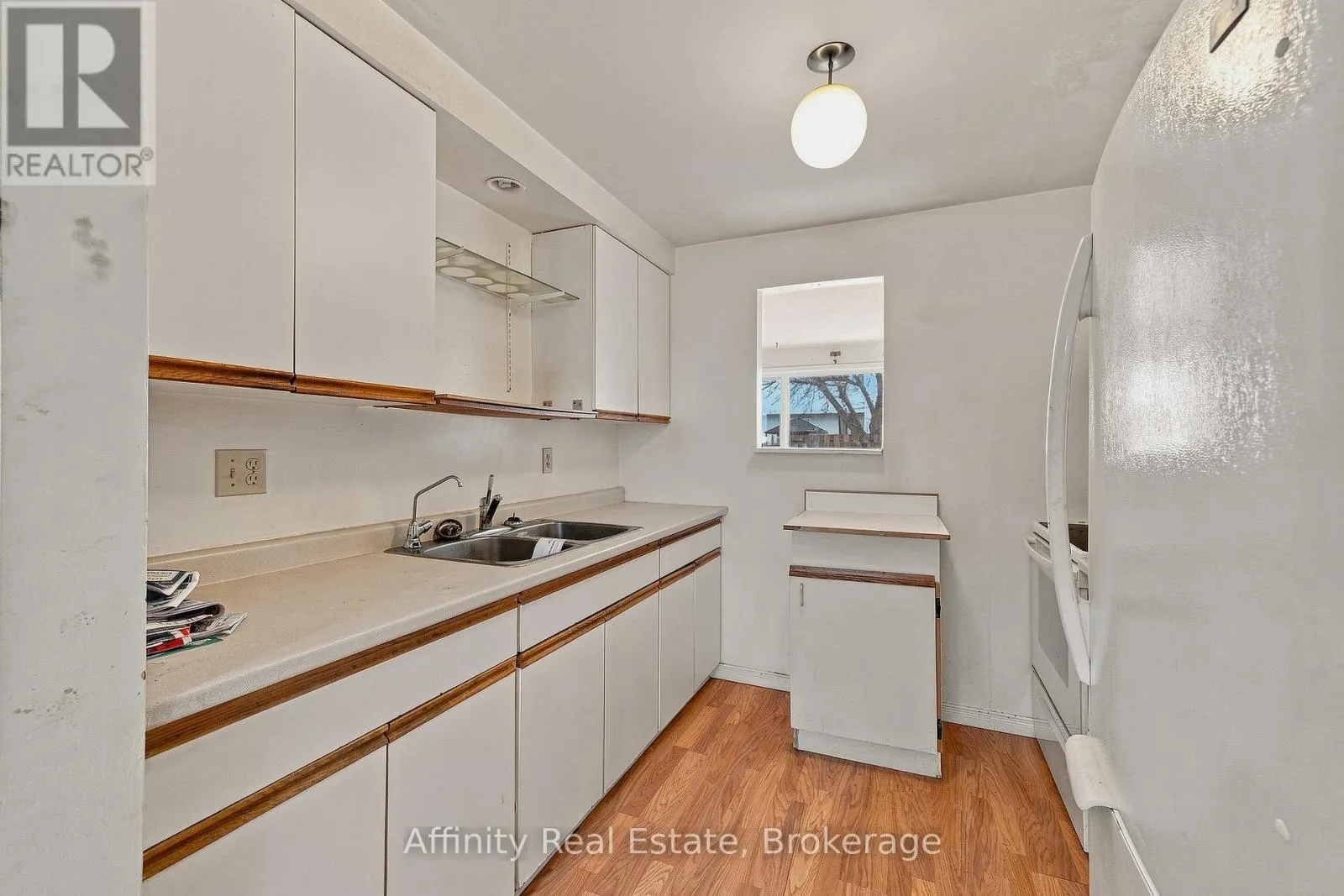 10 - 487 ELGIN STREET N