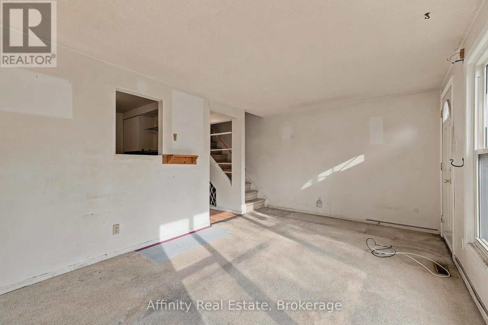 10 - 487 ELGIN STREET N