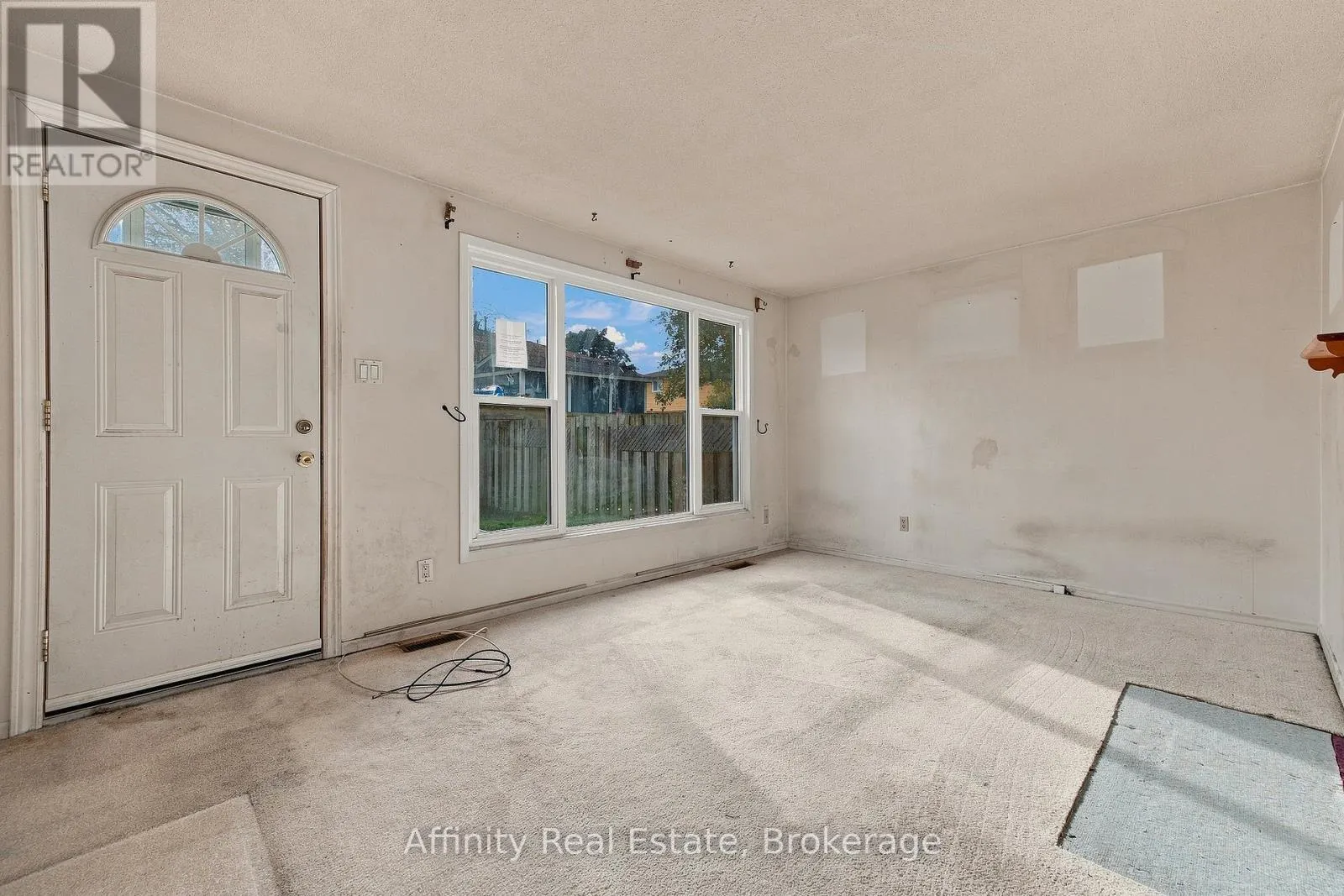 10 - 487 ELGIN STREET N