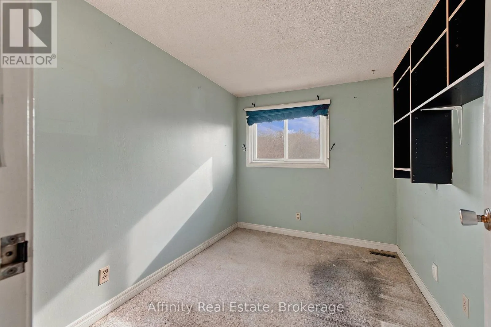 10 - 487 ELGIN STREET N