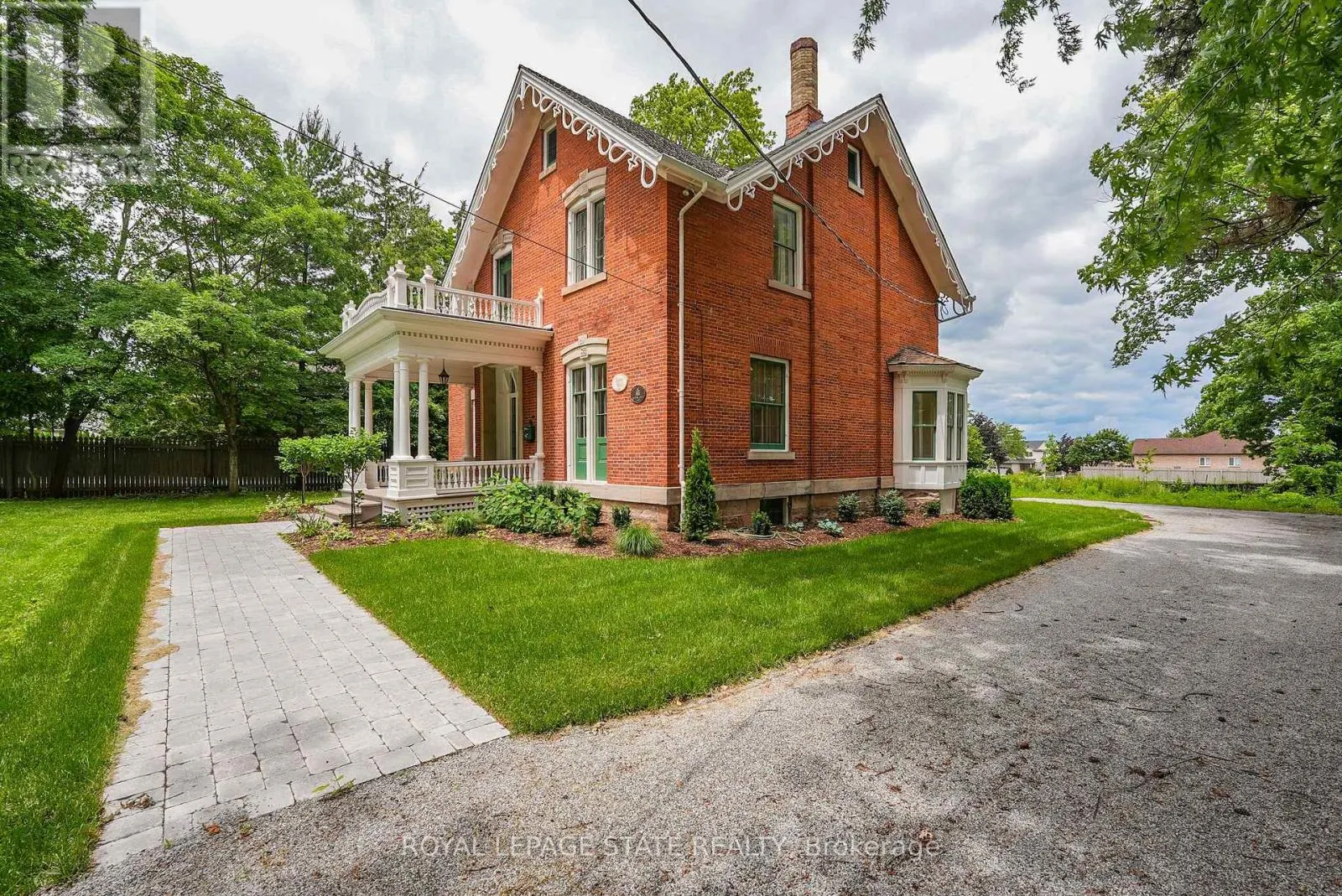 262 MAIN STREET W