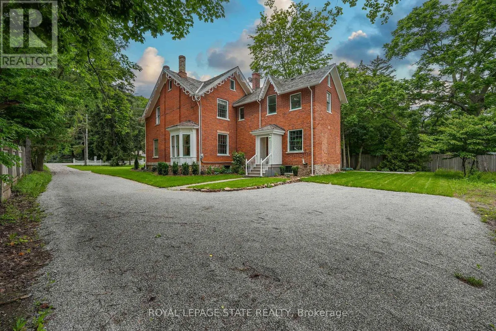 262 MAIN STREET W