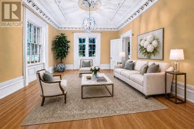 262 MAIN STREET W