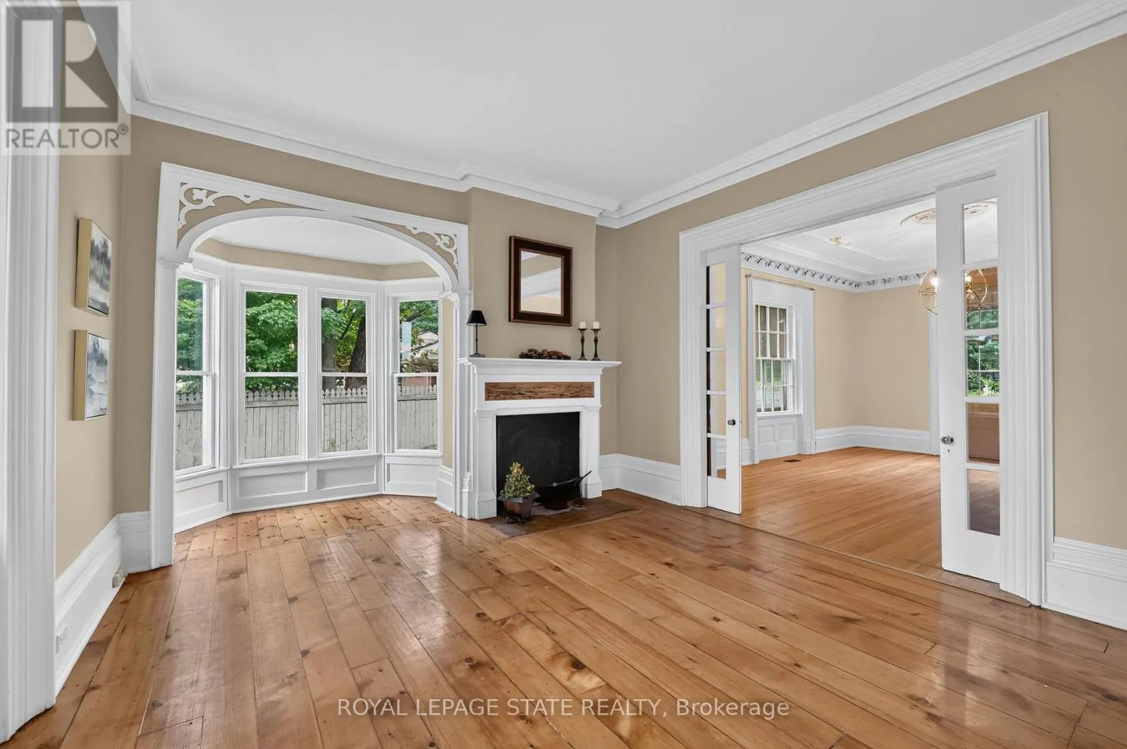 262 MAIN STREET W