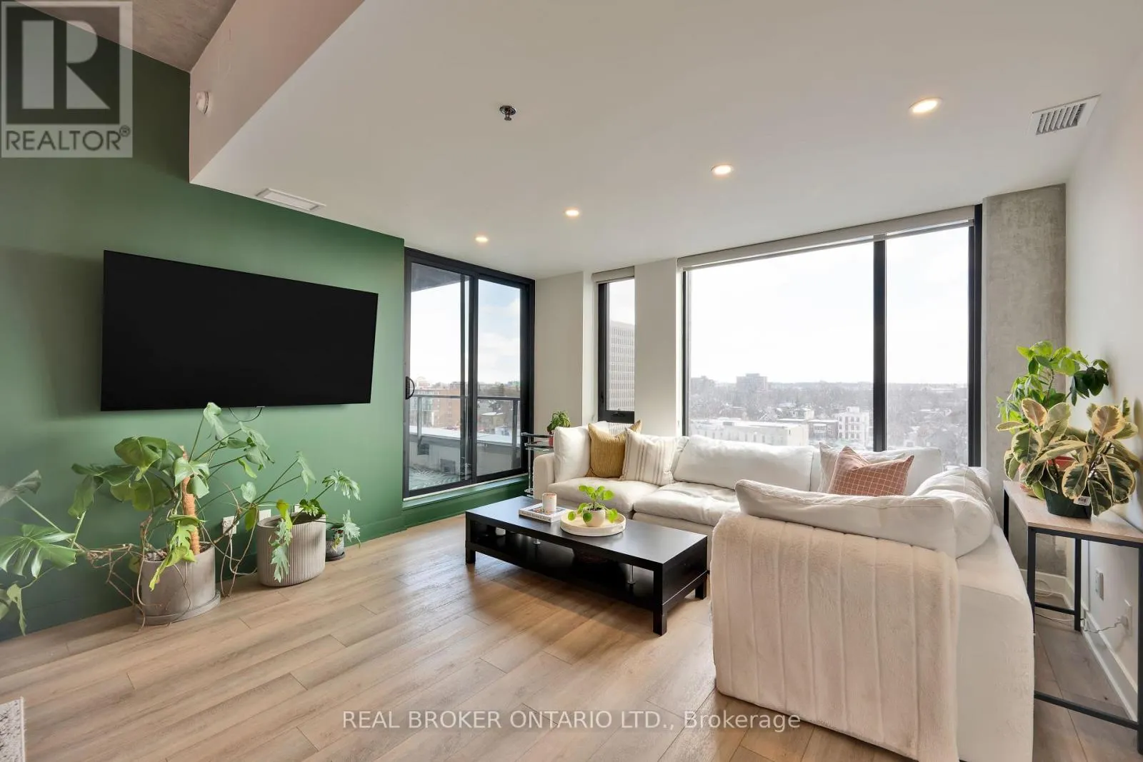 703 - 203 CATHERINE STREET
