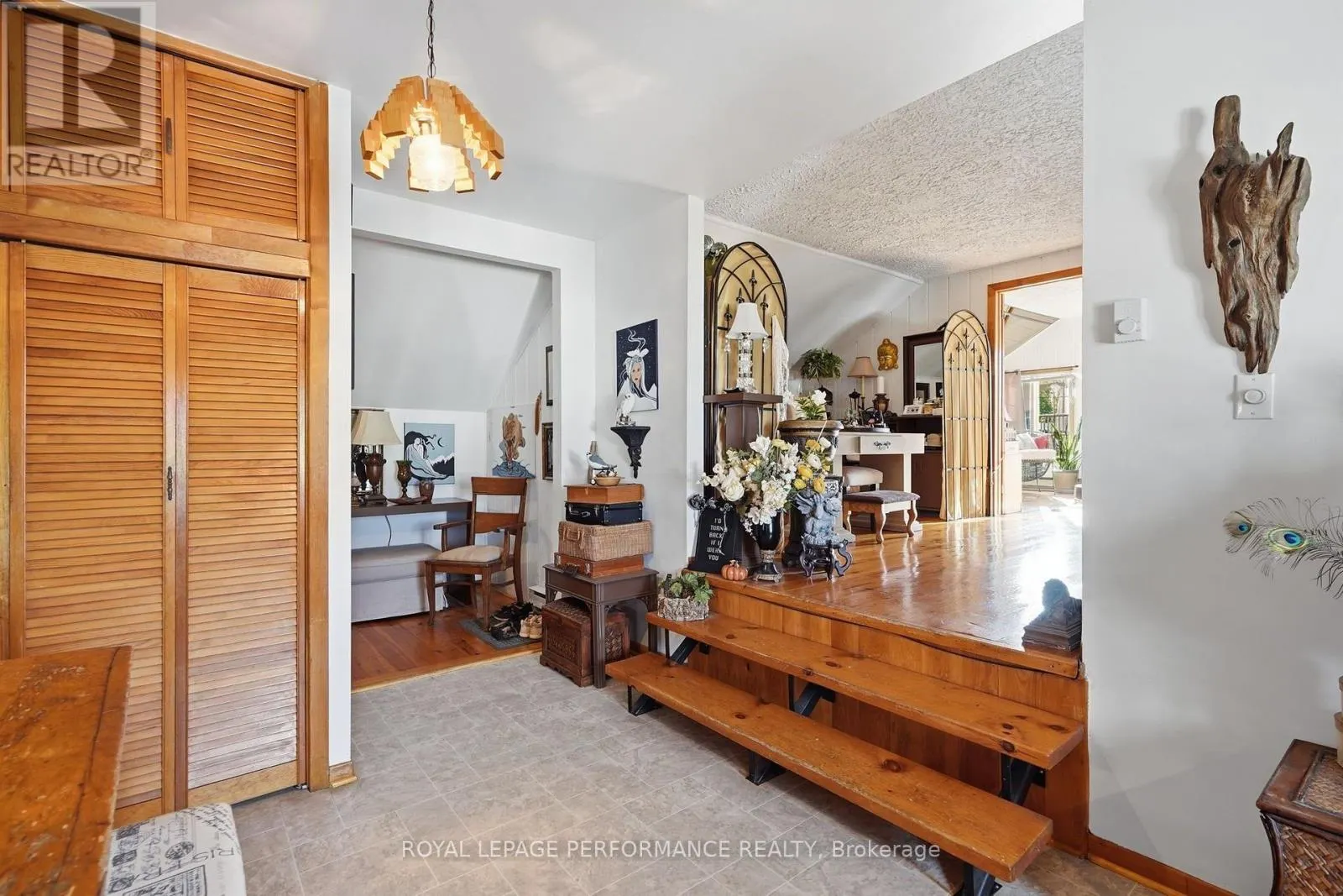 692 MAIN STREET E