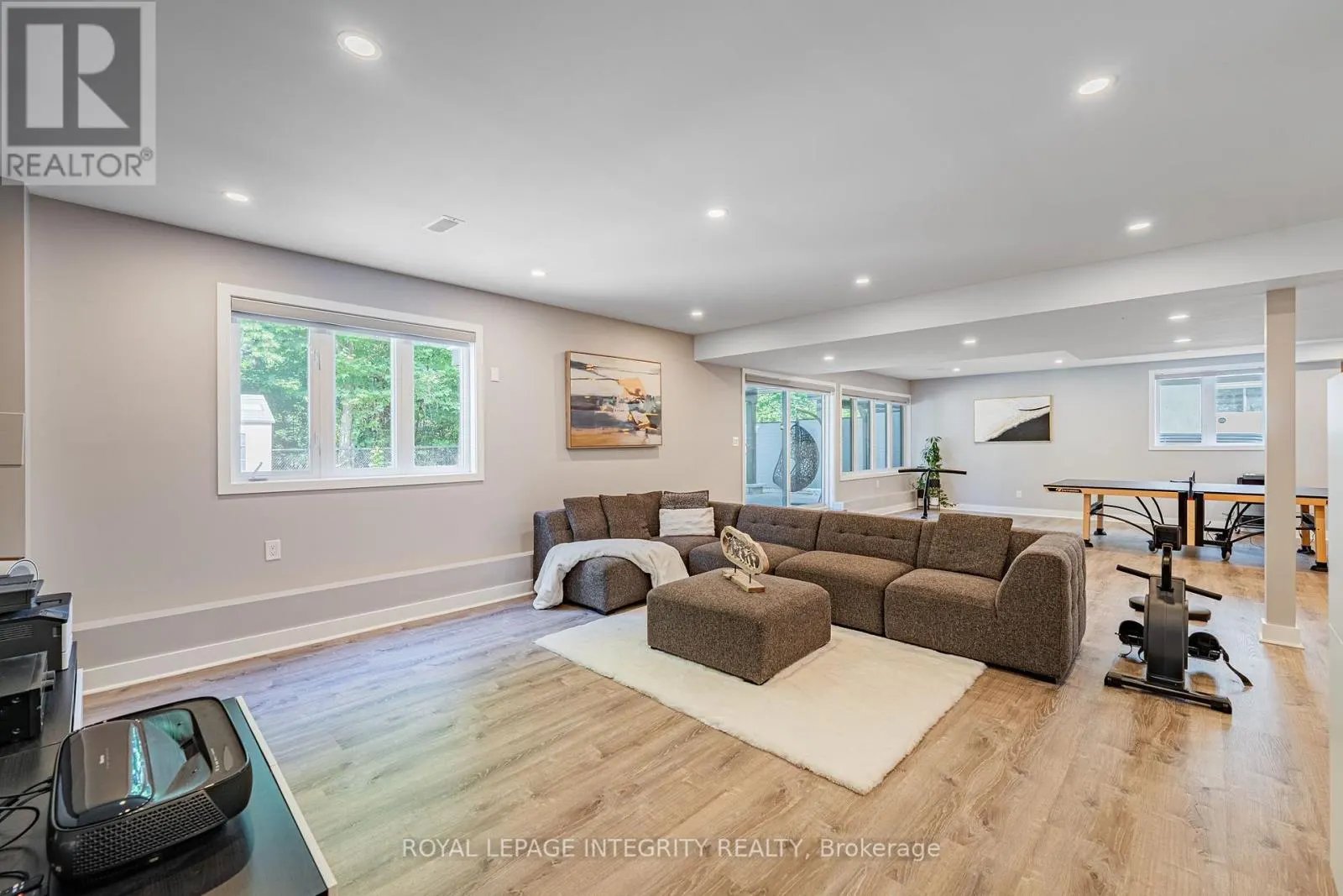 176 ESCARPMENT CRESCENT
