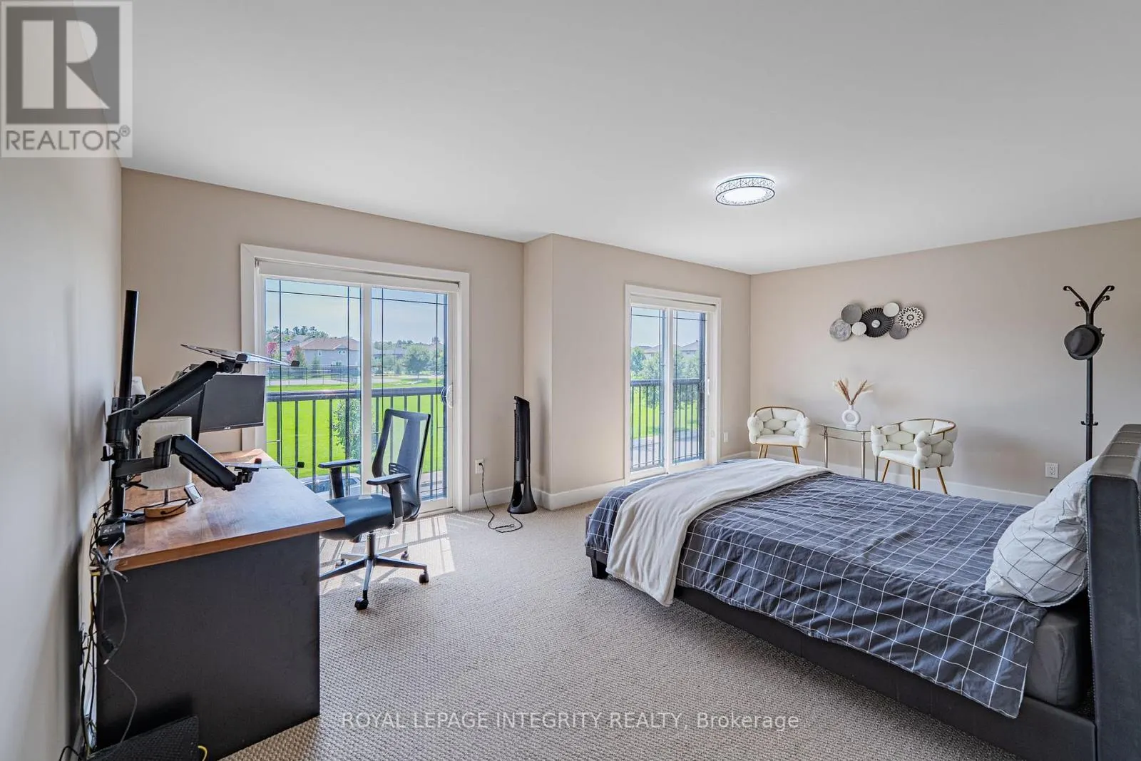 176 ESCARPMENT CRESCENT