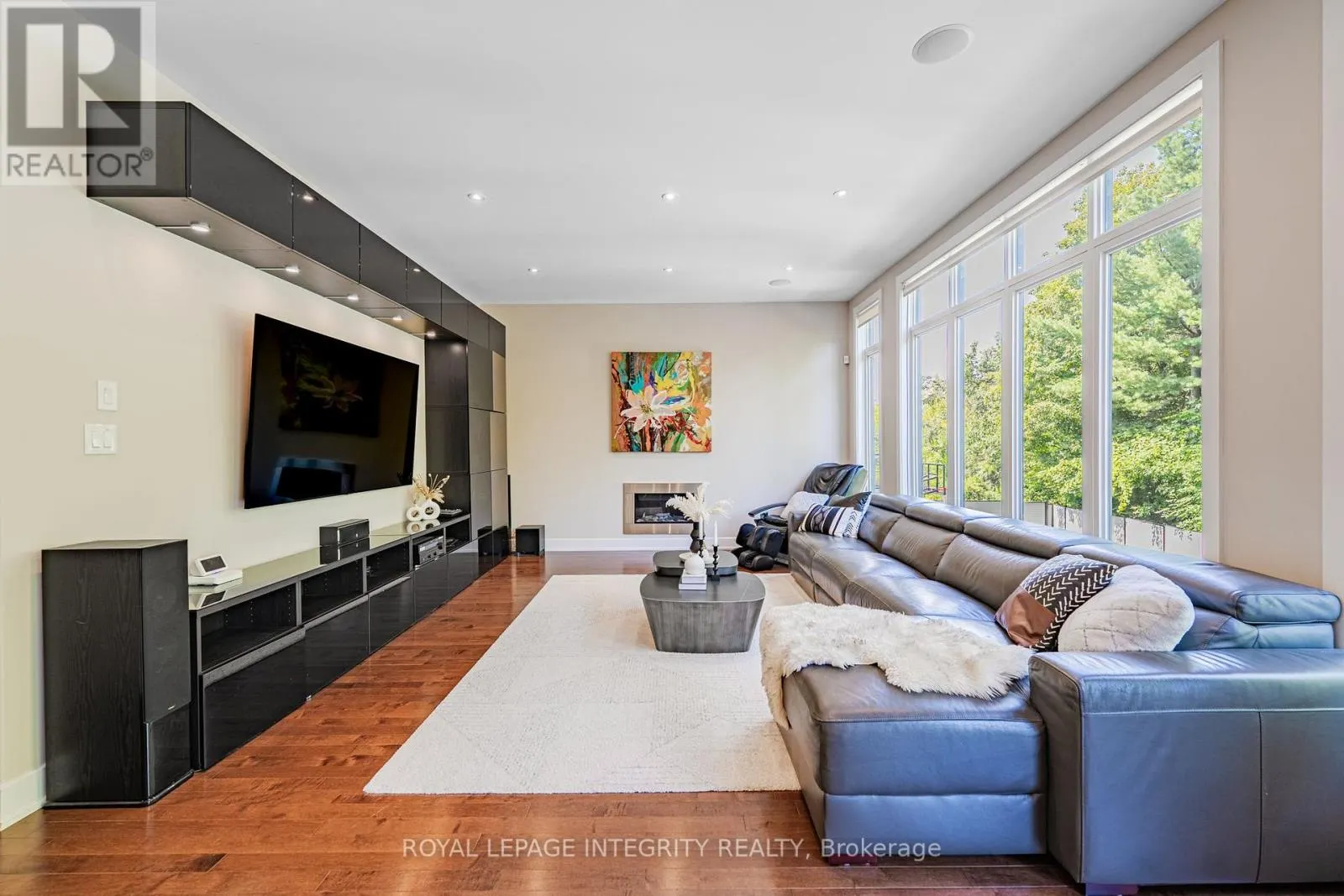 176 ESCARPMENT CRESCENT
