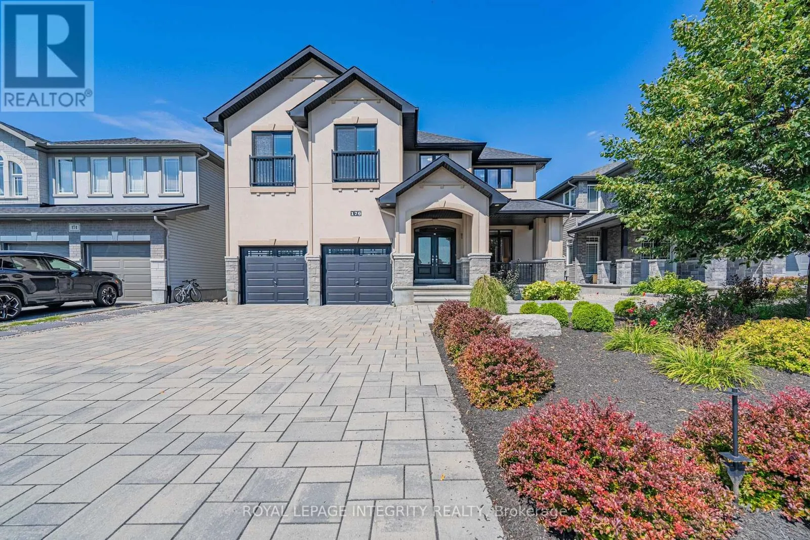 176 ESCARPMENT CRESCENT