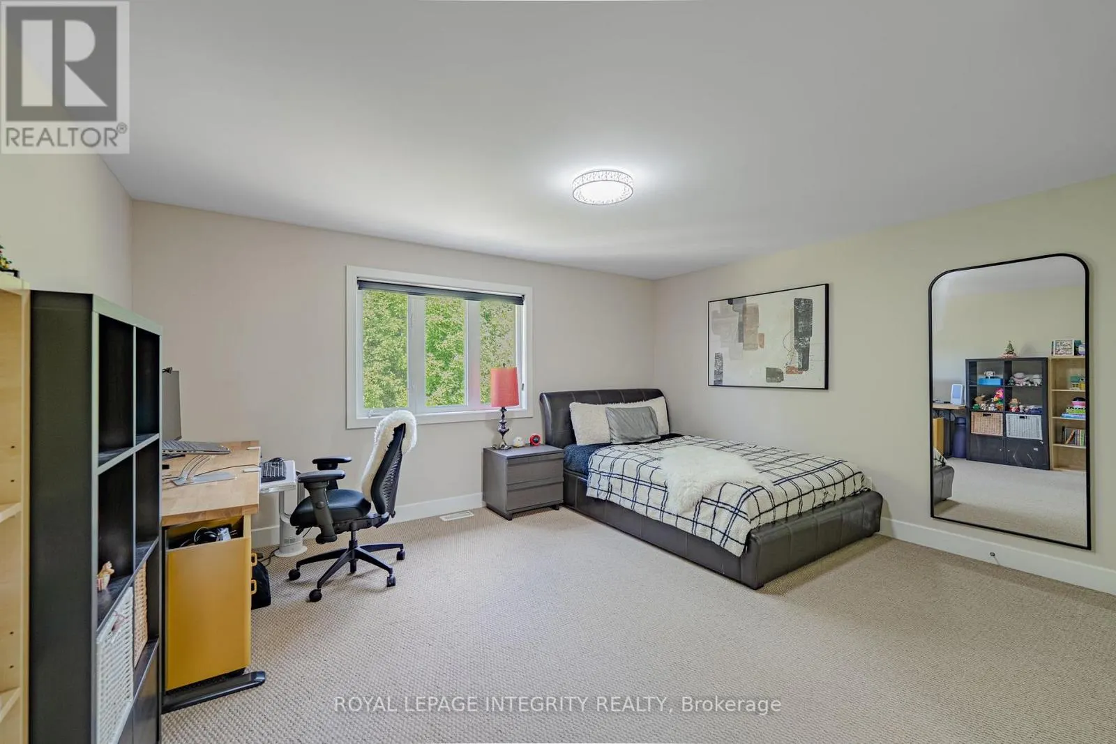 176 ESCARPMENT CRESCENT