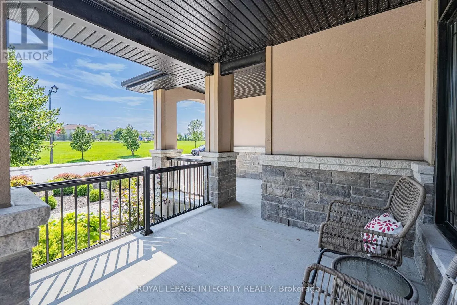 176 ESCARPMENT CRESCENT