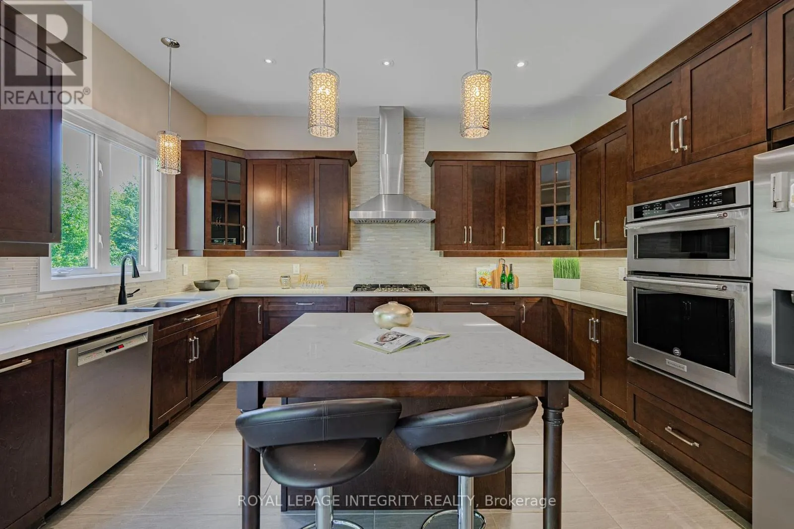176 ESCARPMENT CRESCENT