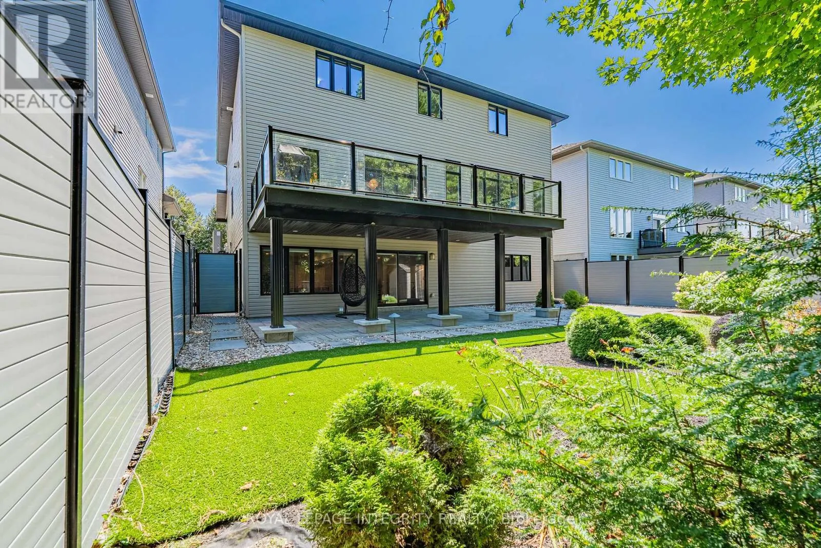 176 ESCARPMENT CRESCENT