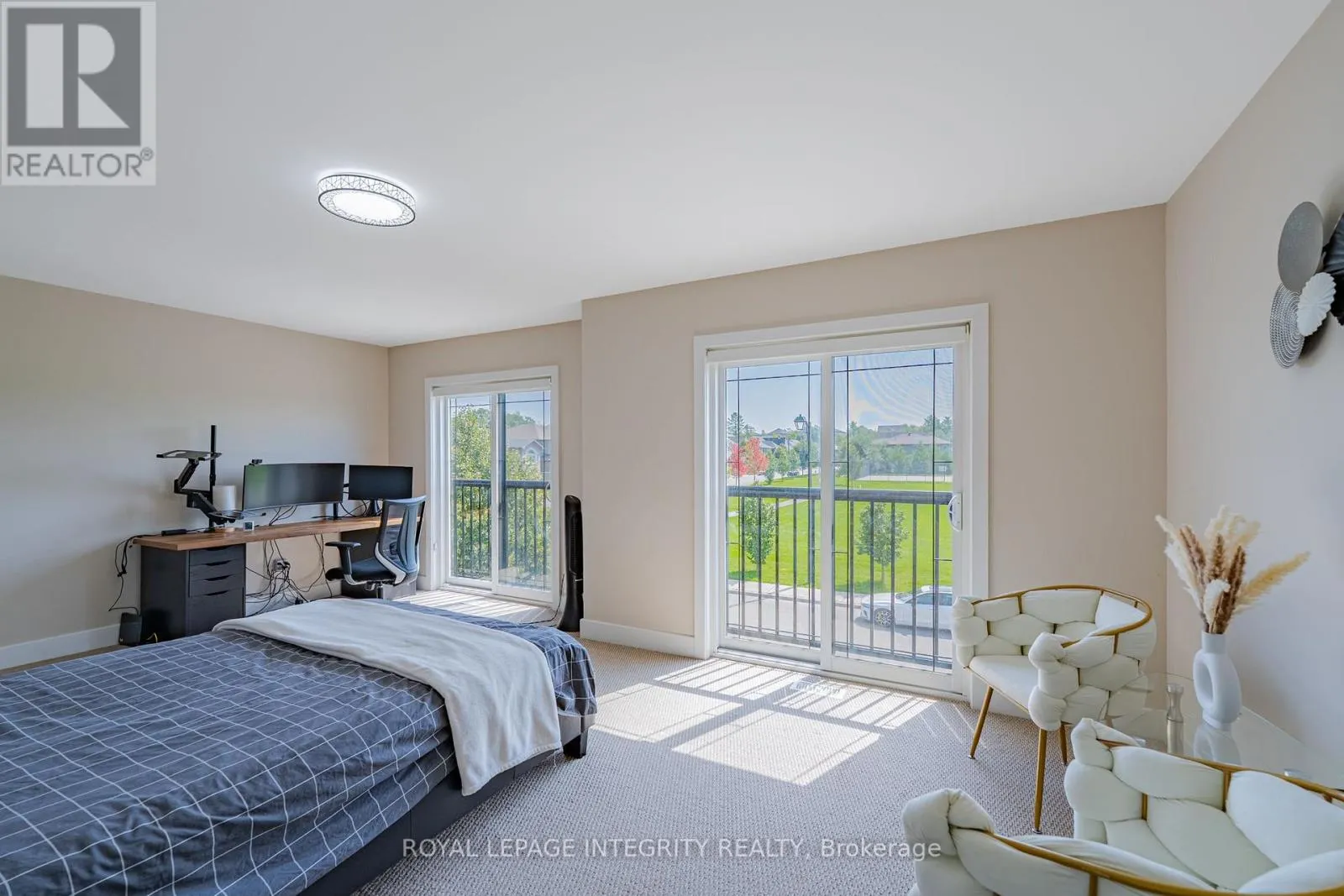 176 ESCARPMENT CRESCENT