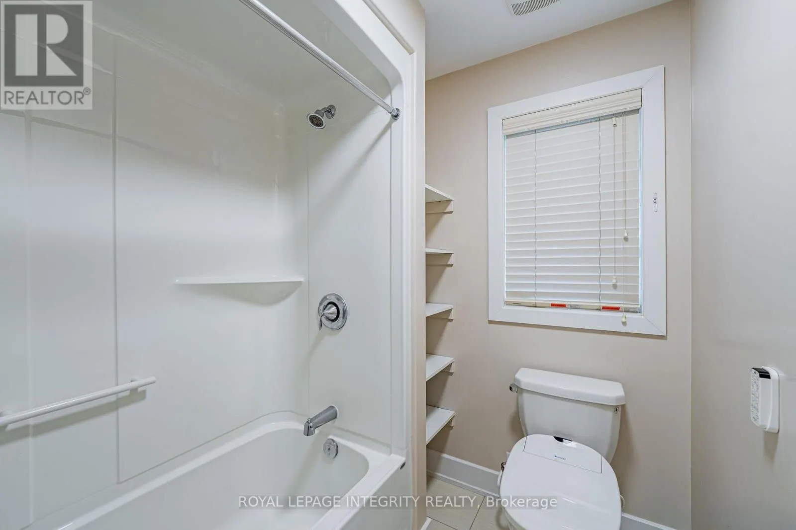 176 ESCARPMENT CRESCENT