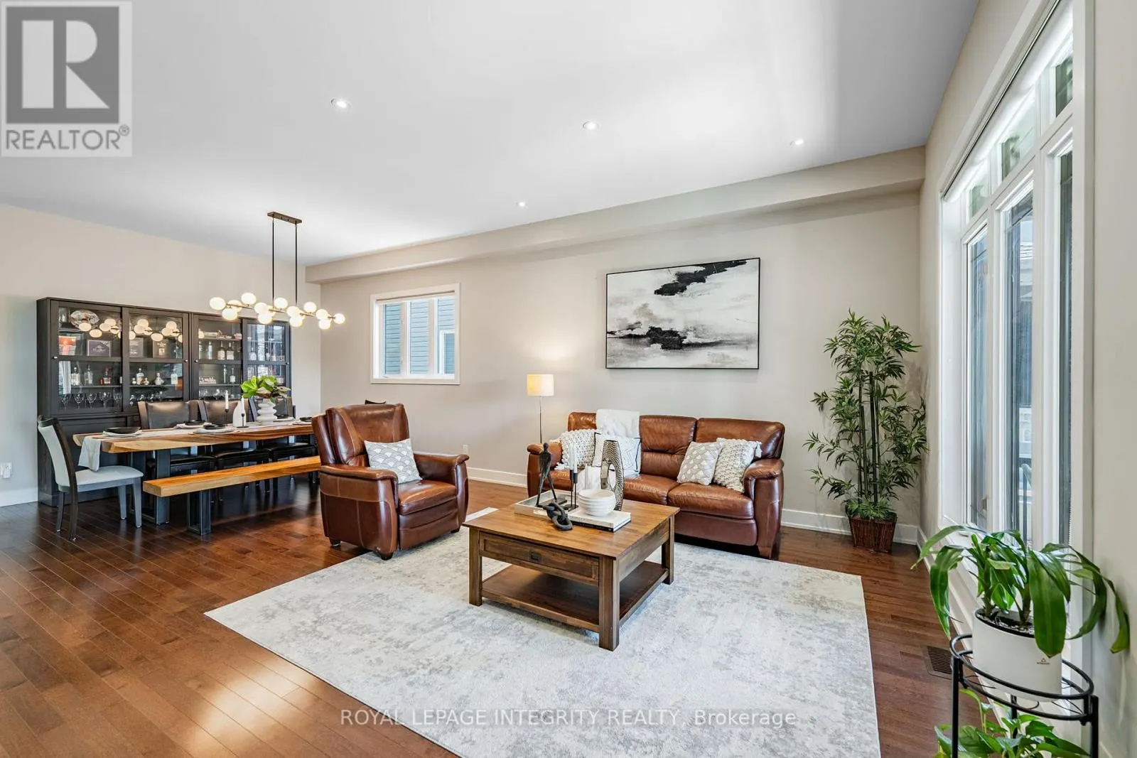 176 ESCARPMENT CRESCENT