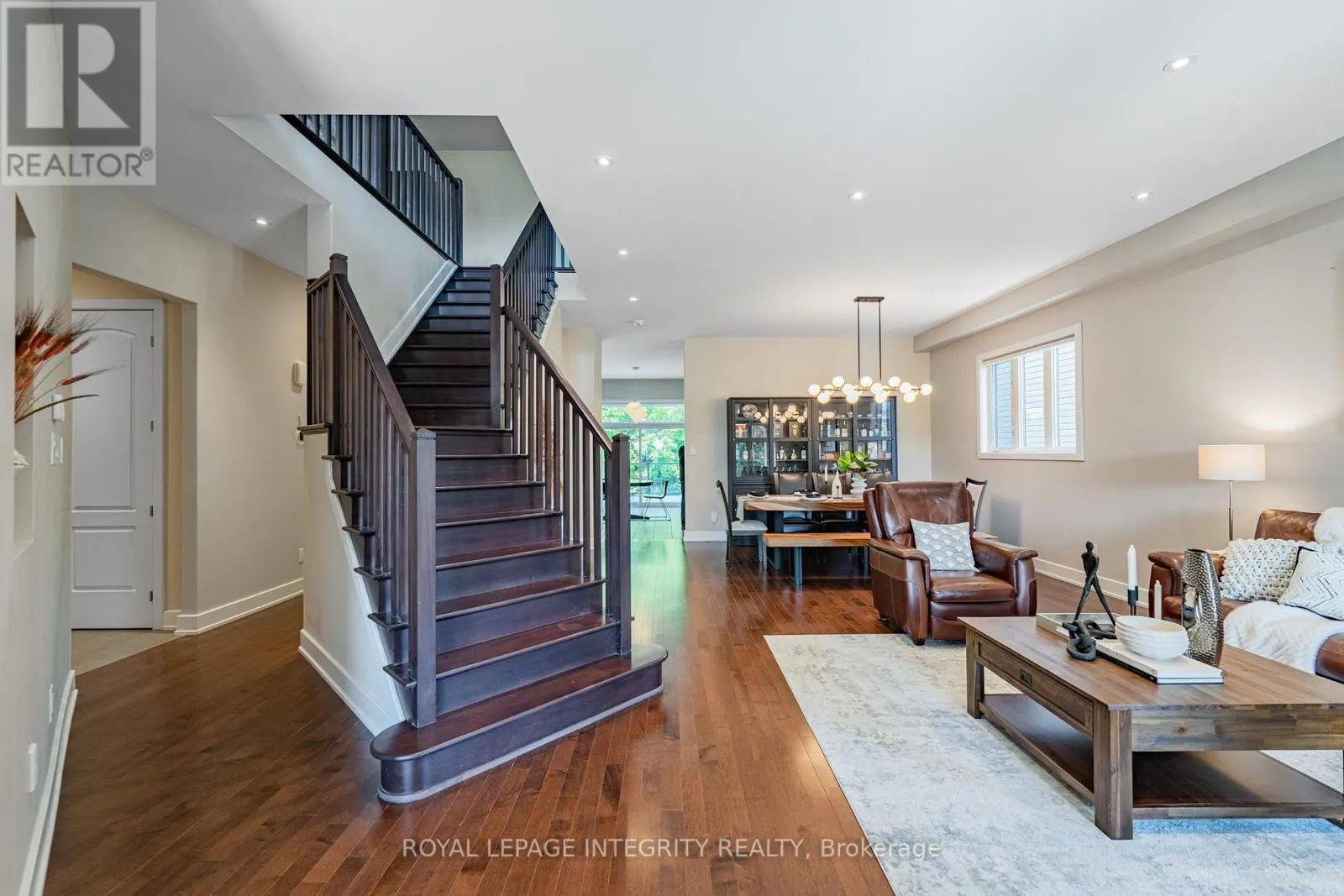 176 ESCARPMENT CRESCENT