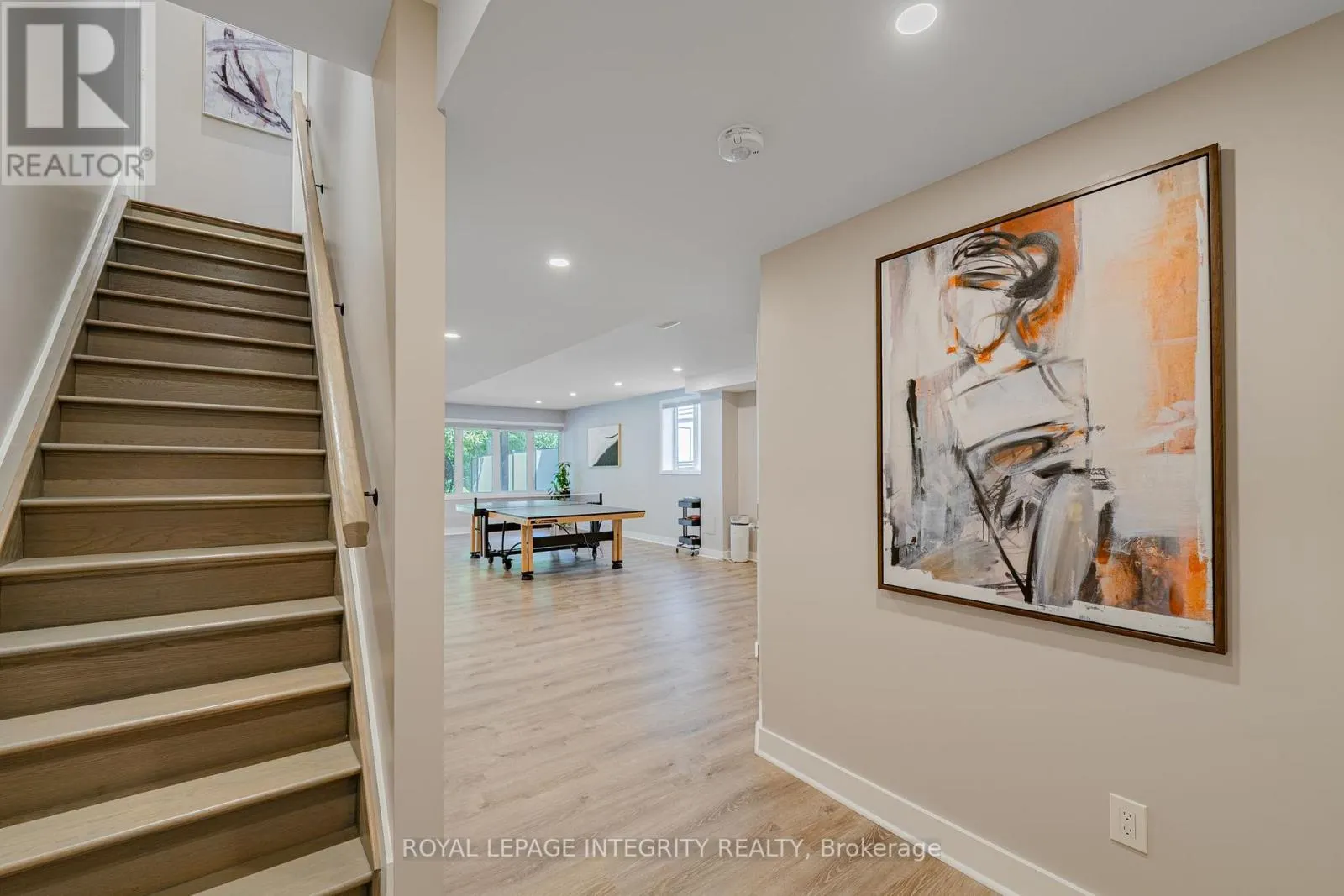 176 ESCARPMENT CRESCENT