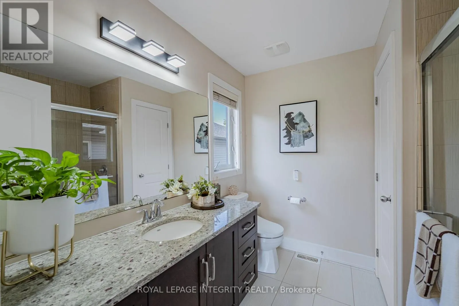 176 ESCARPMENT CRESCENT