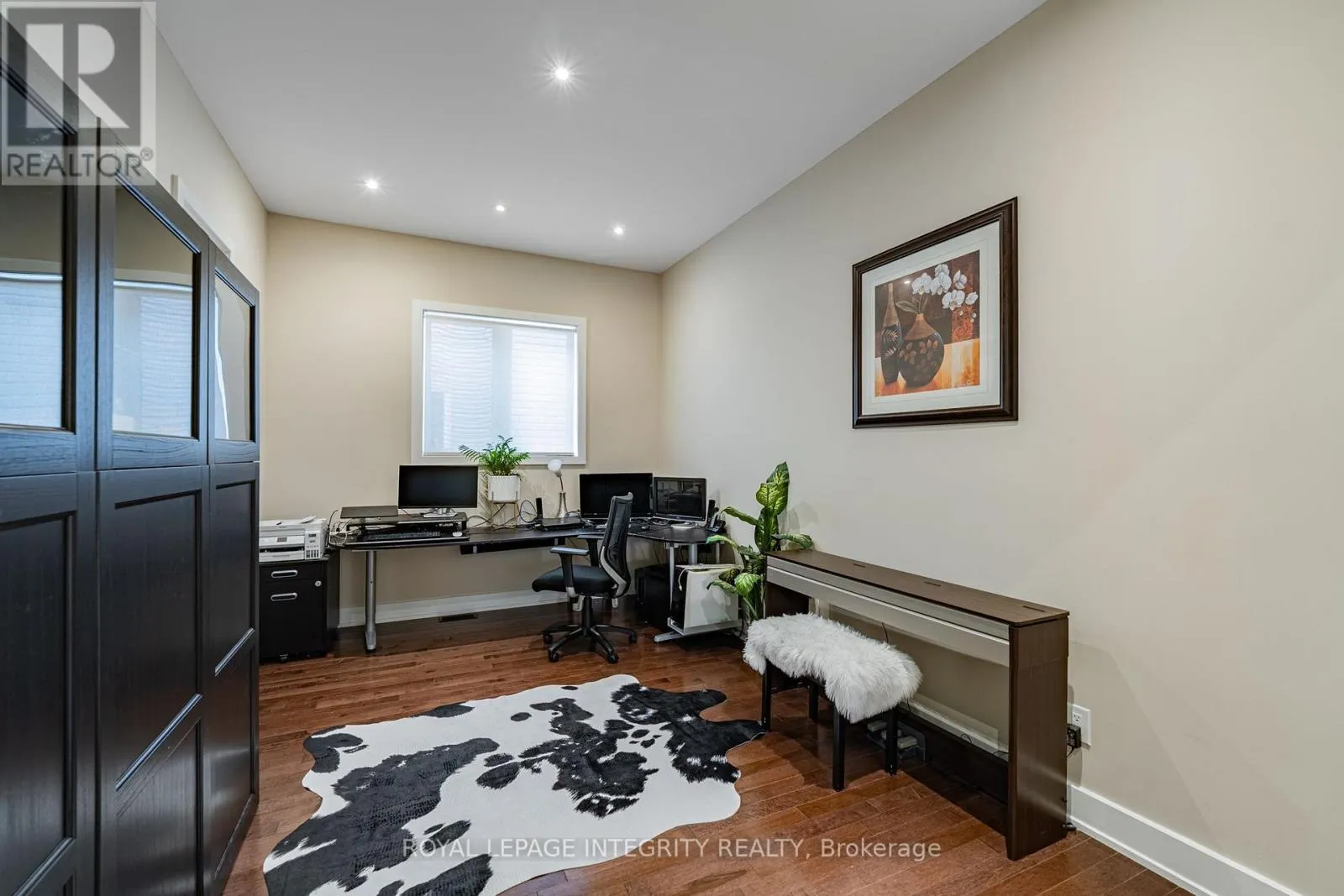 176 ESCARPMENT CRESCENT